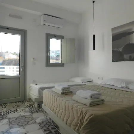 East Bed & Breakfast Firá
